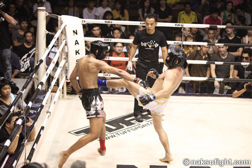 ฟ้าคำราม VS ป้อมเพชร